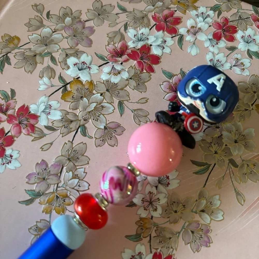 Marvel Doorables: Captain America: Captain America handmade beaded pen